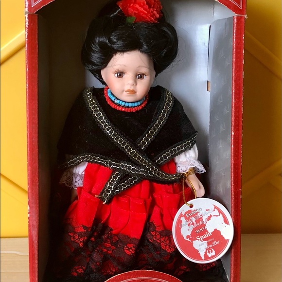 Dolls of the World Porcelains Barbara Lee. SPAIN - Picture 2 of 7